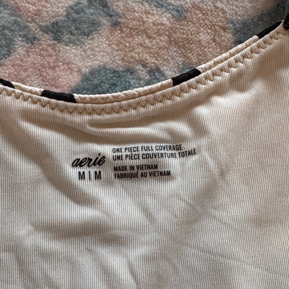 Aerie wrap one piece swim suit - Picture 4 of 4